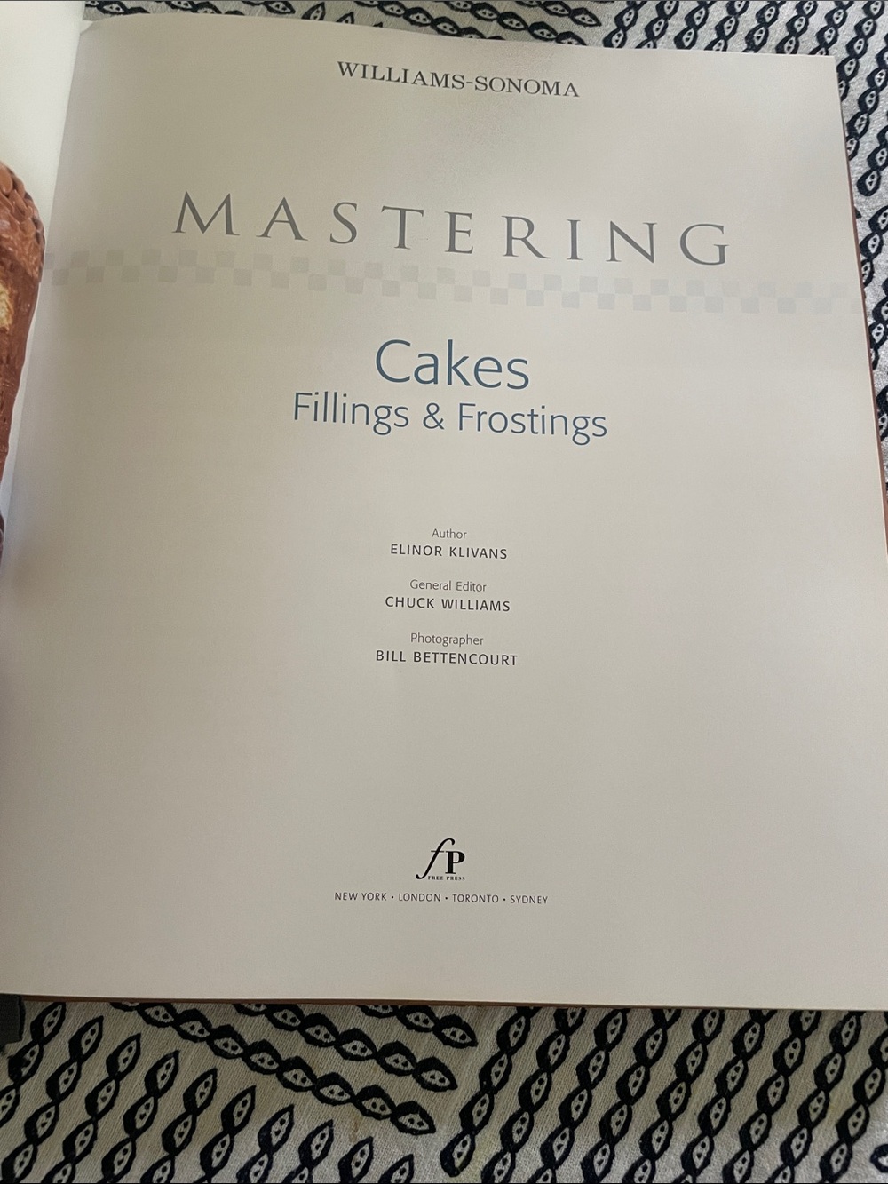 Williams-Sonoma Cakes Fillings & Frostings — Brown and Cream Cover - Picture 2 of 5